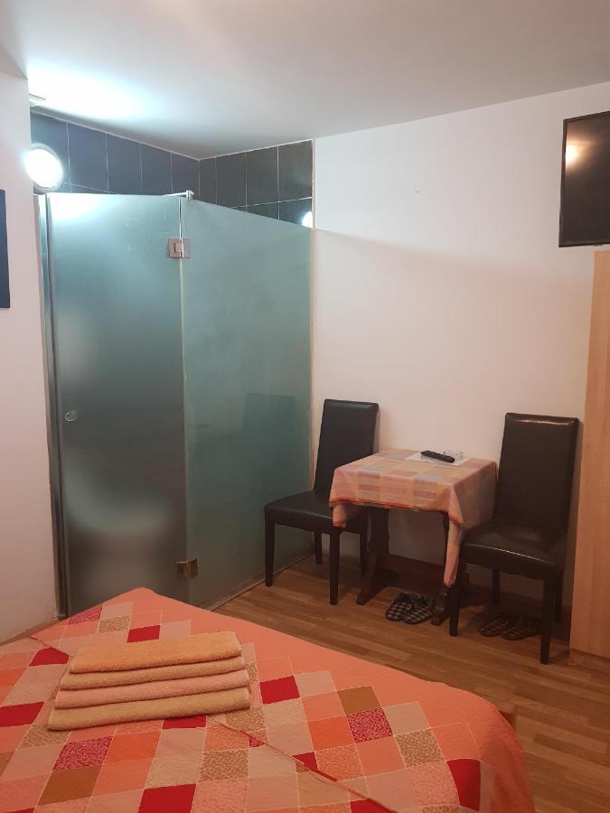 Pansion Lug Hotel เบลเกรด ภายนอก รูปภาพ